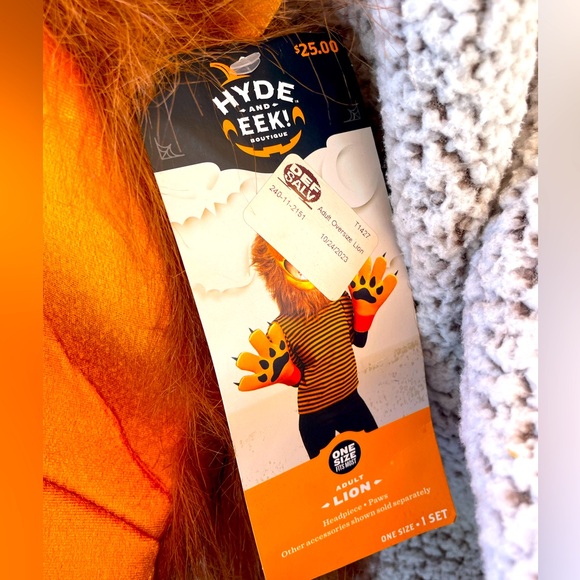 Hide and EEK one size lions head. New!! - Picture 3 of 4